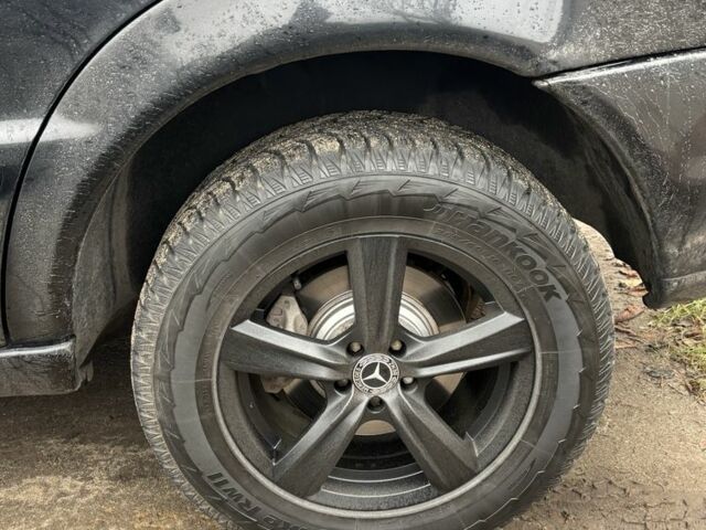 Черный Мерседес МЛ 350, объемом двигателя 3.7 л и пробегом 270 тыс. км за 8999 $, фото 9 на Automoto.ua