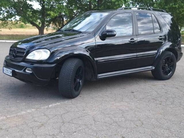 Черный Мерседес МЛ 350, объемом двигателя 3.7 л и пробегом 325 тыс. км за 5555 $, фото 3 на Automoto.ua