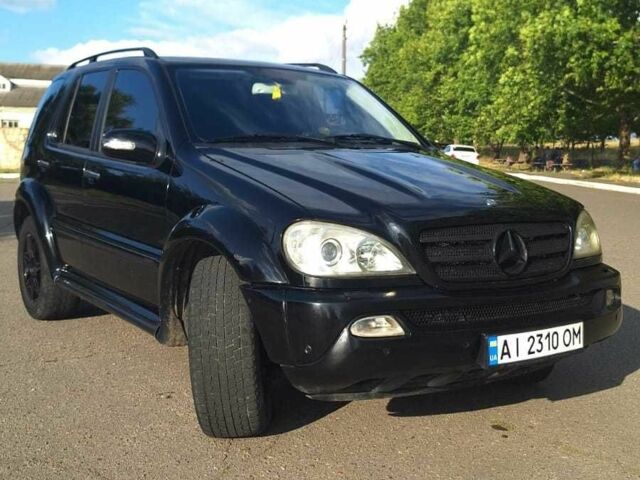 Черный Мерседес МЛ 350, объемом двигателя 3.7 л и пробегом 325 тыс. км за 5555 $, фото 2 на Automoto.ua