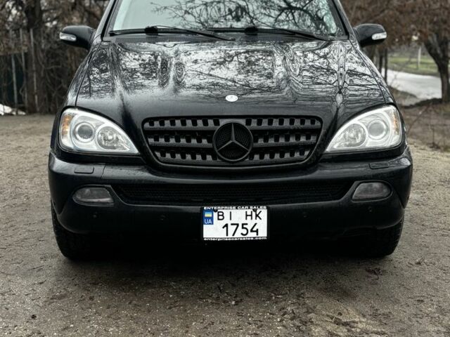 Черный Мерседес МЛ 350, объемом двигателя 3.7 л и пробегом 270 тыс. км за 8999 $, фото 1 на Automoto.ua