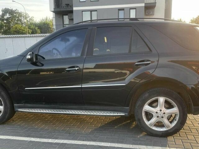 Чорний Мерседес МЛ 350, об'ємом двигуна 3.5 л та пробігом 208 тис. км за 7700 $, фото 2 на Automoto.ua