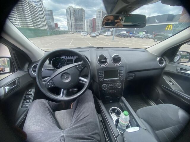 Черный Мерседес МЛ 350, объемом двигателя 3.5 л и пробегом 270 тыс. км за 8500 $, фото 5 на Automoto.ua