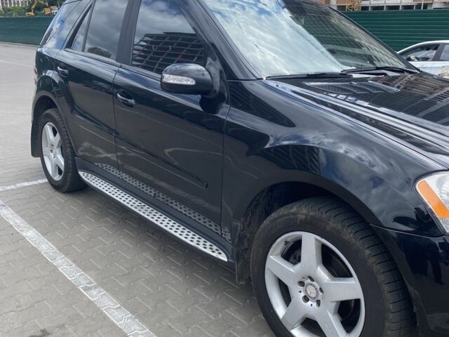 Черный Мерседес МЛ 350, объемом двигателя 3.5 л и пробегом 270 тыс. км за 8500 $, фото 2 на Automoto.ua