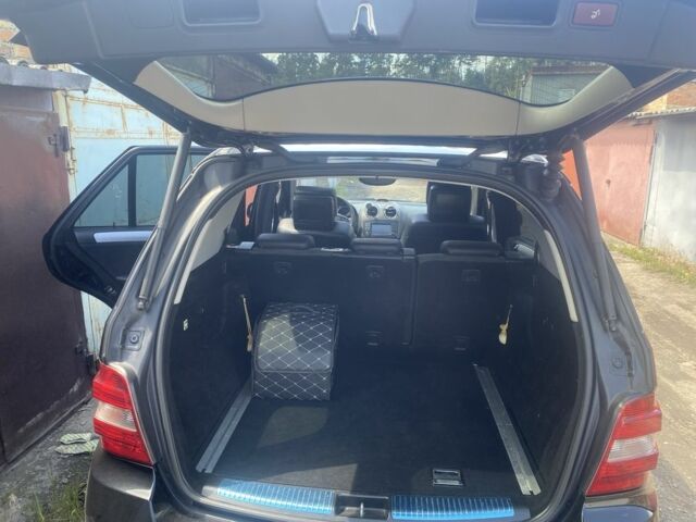 Черный Мерседес МЛ 350, объемом двигателя 3.5 л и пробегом 270 тыс. км за 8500 $, фото 6 на Automoto.ua