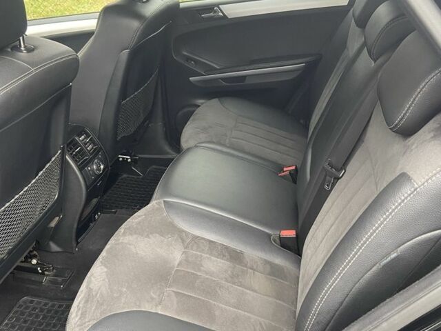 Черный Мерседес МЛ 350, объемом двигателя 3.5 л и пробегом 2 тыс. км за 10200 $, фото 6 на Automoto.ua