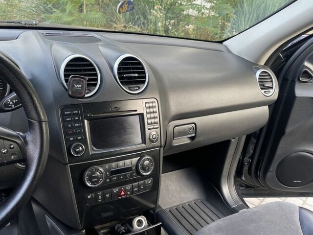 Чорний Мерседес МЛ 350, об'ємом двигуна 3.5 л та пробігом 70 тис. км за 11000 $, фото 8 на Automoto.ua