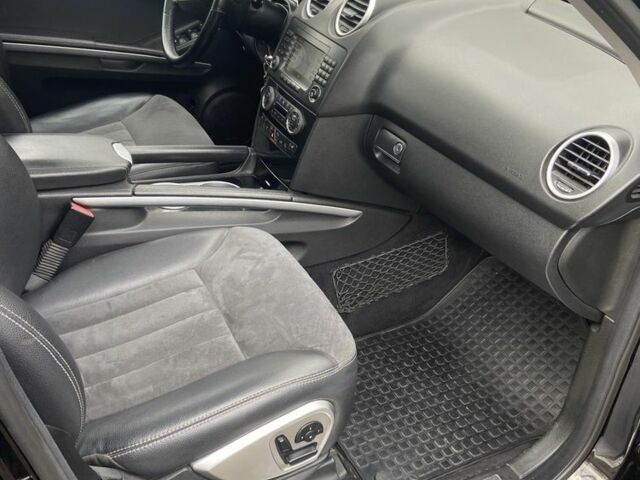 Черный Мерседес МЛ 350, объемом двигателя 3.5 л и пробегом 2 тыс. км за 10200 $, фото 9 на Automoto.ua