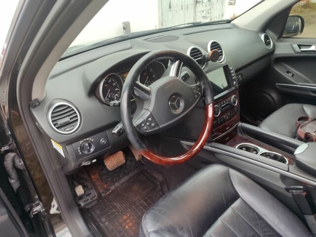 Черный Мерседес МЛ 350, объемом двигателя 3.5 л и пробегом 400 тыс. км за 11000 $, фото 4 на Automoto.ua