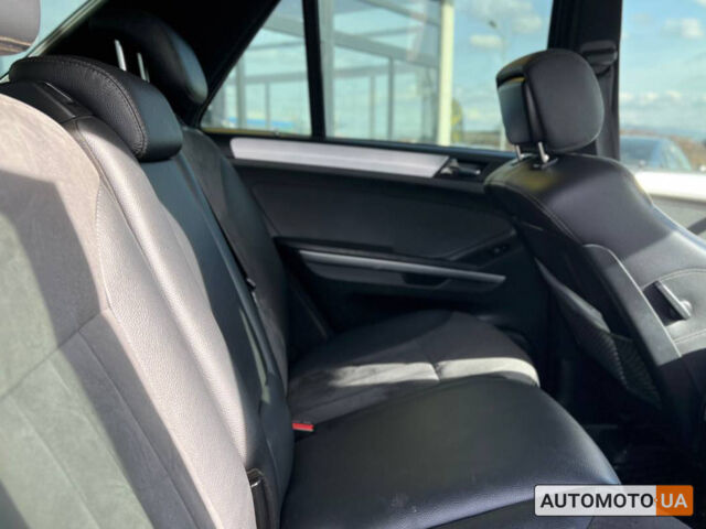 Черный Мерседес МЛ 350, объемом двигателя 3.5 л и пробегом 240 тыс. км за 12700 $, фото 26 на Automoto.ua