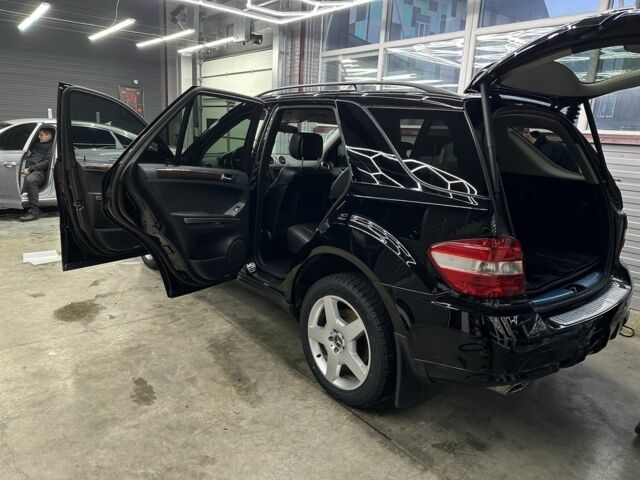 Чорний Мерседес МЛ 350, об'ємом двигуна 3.5 л та пробігом 270 тис. км за 10800 $, фото 3 на Automoto.ua