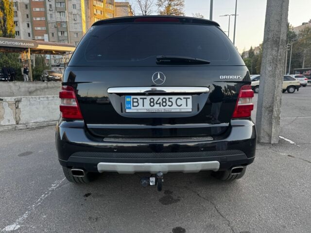 Черный Мерседес МЛ 350, объемом двигателя 3.5 л и пробегом 320 тыс. км за 10500 $, фото 3 на Automoto.ua