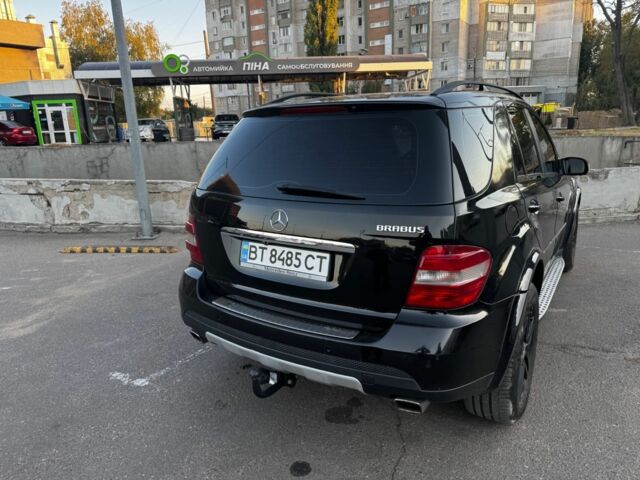 Черный Мерседес МЛ 350, объемом двигателя 3.5 л и пробегом 320 тыс. км за 10500 $, фото 4 на Automoto.ua