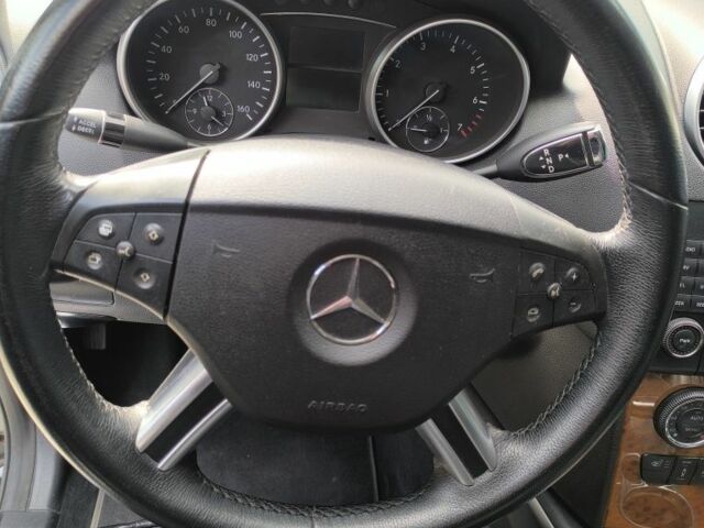 Черный Мерседес МЛ 350, объемом двигателя 3.5 л и пробегом 184 тыс. км за 13900 $, фото 11 на Automoto.ua