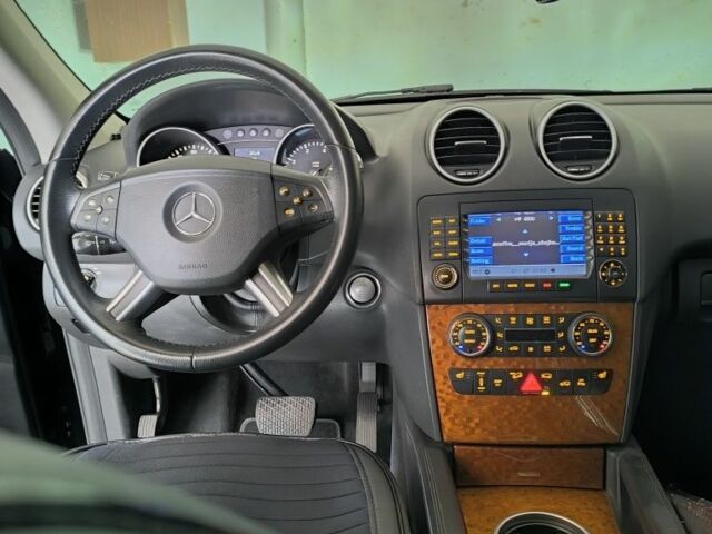 Черный Мерседес МЛ 350, объемом двигателя 3.5 л и пробегом 184 тыс. км за 13900 $, фото 23 на Automoto.ua