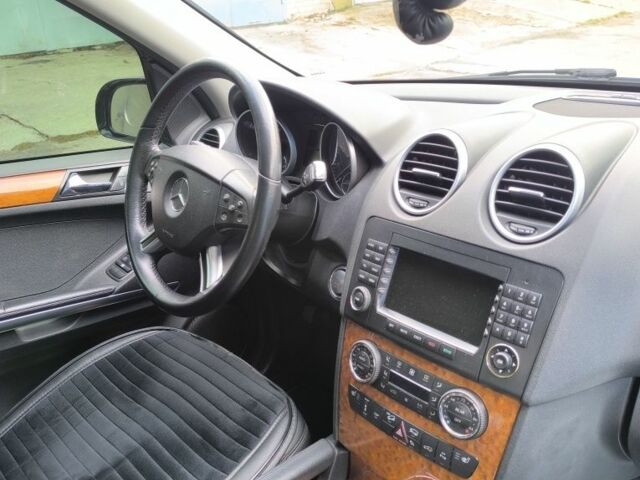 Черный Мерседес МЛ 350, объемом двигателя 3.5 л и пробегом 184 тыс. км за 13900 $, фото 19 на Automoto.ua