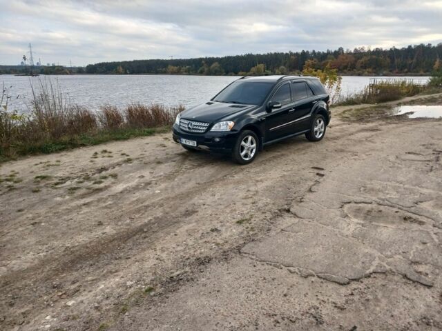 Черный Мерседес МЛ 350, объемом двигателя 3.5 л и пробегом 234 тыс. км за 13500 $, фото 3 на Automoto.ua