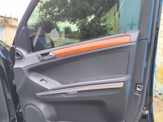 Черный Мерседес МЛ 350, объемом двигателя 3.5 л и пробегом 184 тыс. км за 13900 $, фото 16 на Automoto.ua