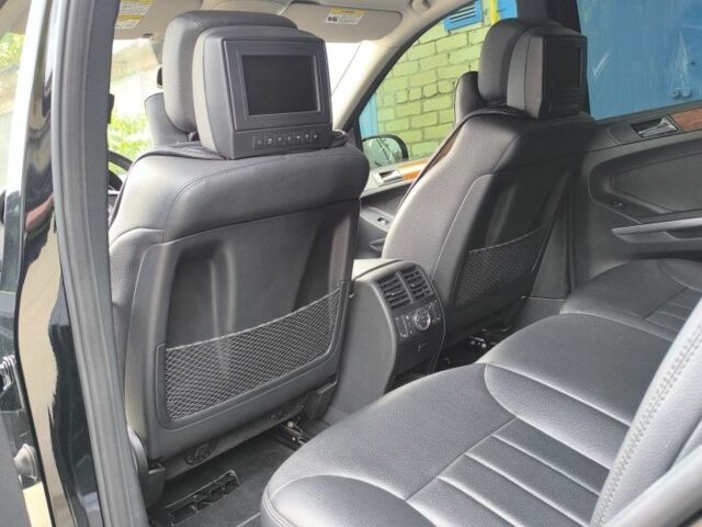 Черный Мерседес МЛ 350, объемом двигателя 3.5 л и пробегом 184 тыс. км за 13900 $, фото 12 на Automoto.ua