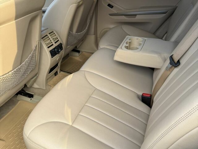 Черный Мерседес МЛ 350, объемом двигателя 3.5 л и пробегом 230 тыс. км за 12800 $, фото 7 на Automoto.ua