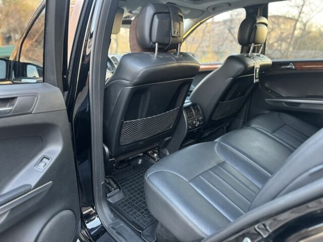 Чорний Мерседес МЛ 350, об'ємом двигуна 3.5 л та пробігом 230 тис. км за 7250 $, фото 7 на Automoto.ua