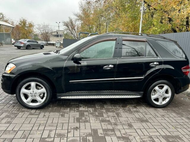 Чорний Мерседес МЛ 350, об'ємом двигуна 3.5 л та пробігом 276 тис. км за 10500 $, фото 2 на Automoto.ua