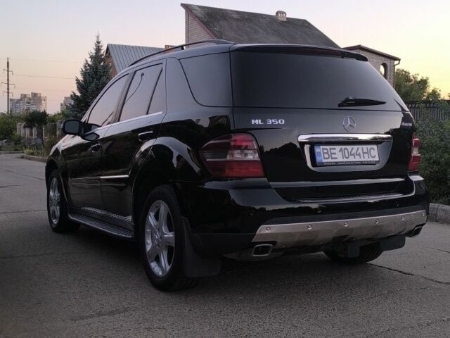 Черный Мерседес МЛ 350, объемом двигателя 3.5 л и пробегом 184 тыс. км за 13900 $, фото 6 на Automoto.ua