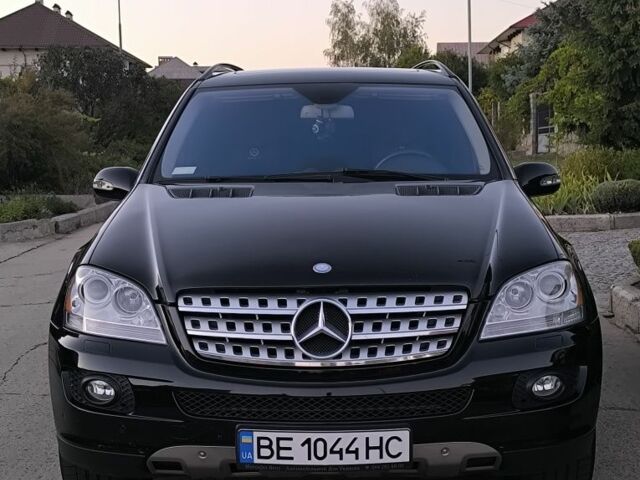 Черный Мерседес МЛ 350, объемом двигателя 3.5 л и пробегом 184 тыс. км за 13900 $, фото 2 на Automoto.ua