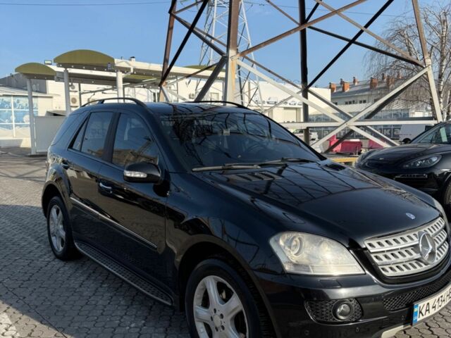 Черный Мерседес МЛ 350, объемом двигателя 3.5 л и пробегом 242 тыс. км за 9499 $, фото 9 на Automoto.ua