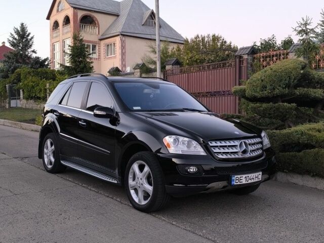 Черный Мерседес МЛ 350, объемом двигателя 3.5 л и пробегом 184 тыс. км за 13900 $, фото 7 на Automoto.ua