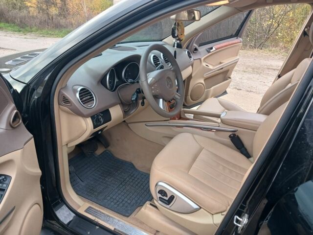 Черный Мерседес МЛ 350, объемом двигателя 3.5 л и пробегом 234 тыс. км за 13500 $, фото 8 на Automoto.ua