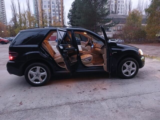 Черный Мерседес МЛ 350, объемом двигателя 3.5 л и пробегом 234 тыс. км за 13500 $, фото 16 на Automoto.ua