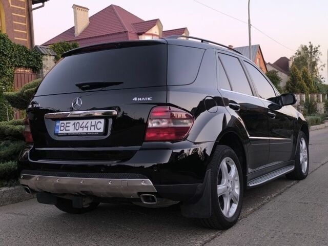 Черный Мерседес МЛ 350, объемом двигателя 3.5 л и пробегом 184 тыс. км за 13900 $, фото 4 на Automoto.ua