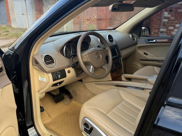 Черный Мерседес МЛ 350, объемом двигателя 3.5 л и пробегом 230 тыс. км за 12800 $, фото 4 на Automoto.ua