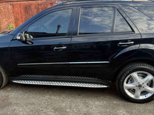 Черный Мерседес МЛ 350, объемом двигателя 3.5 л и пробегом 230 тыс. км за 12800 $, фото 2 на Automoto.ua