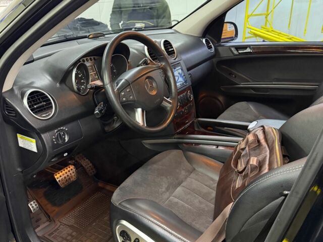 Черный Мерседес МЛ 350, объемом двигателя 3.5 л и пробегом 242 тыс. км за 9499 $, фото 6 на Automoto.ua