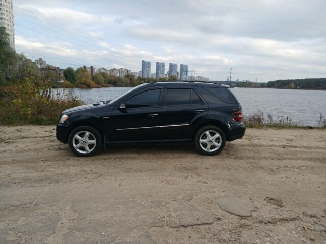 Черный Мерседес МЛ 350, объемом двигателя 3.5 л и пробегом 234 тыс. км за 13500 $, фото 4 на Automoto.ua