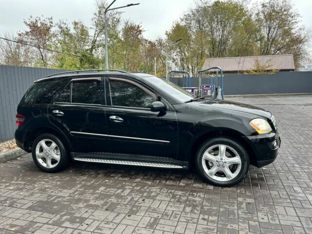 Чорний Мерседес МЛ 350, об'ємом двигуна 3.5 л та пробігом 276 тис. км за 10500 $, фото 1 на Automoto.ua