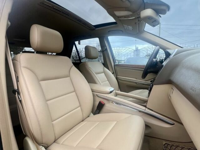 Черный Мерседес МЛ 350, объемом двигателя 3.5 л и пробегом 240 тыс. км за 272 $, фото 5 на Automoto.ua