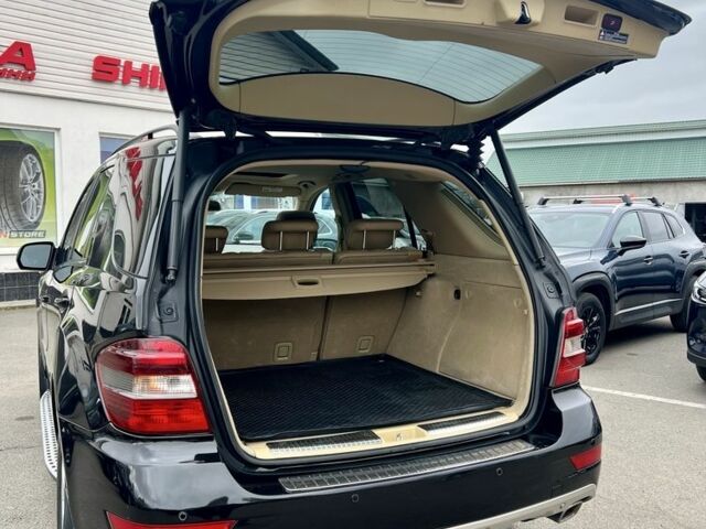 Черный Мерседес МЛ 350, объемом двигателя 3.5 л и пробегом 240 тыс. км за 272 $, фото 1 на Automoto.ua