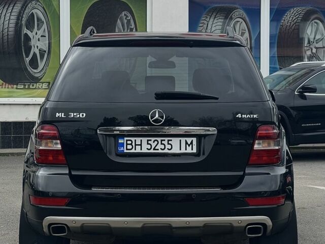 Черный Мерседес МЛ 350, объемом двигателя 3.5 л и пробегом 240 тыс. км за 272 $, фото 7 на Automoto.ua