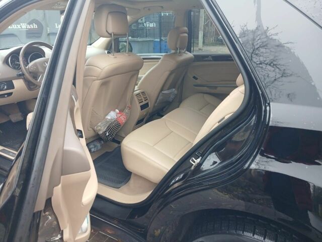 Чорний Мерседес МЛ 350, об'ємом двигуна 3 л та пробігом 345 тис. км за 13500 $, фото 10 на Automoto.ua