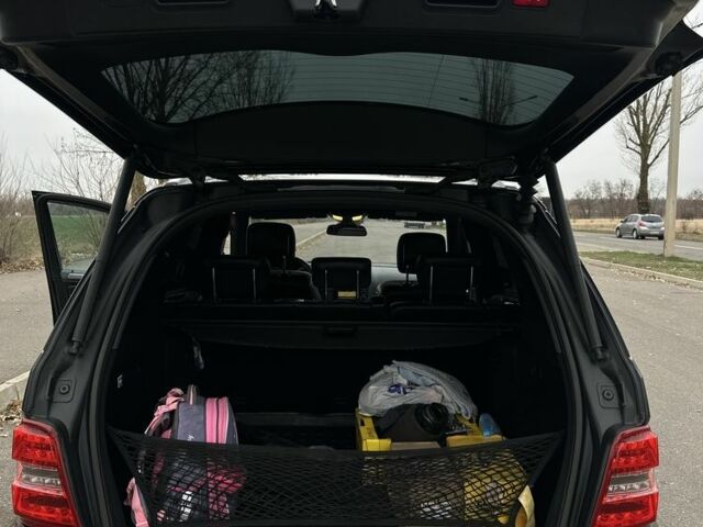 Черный Мерседес МЛ 350, объемом двигателя 3 л и пробегом 340 тыс. км за 15500 $, фото 5 на Automoto.ua