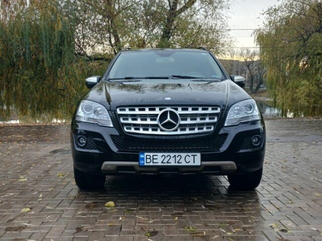 Чорний Мерседес МЛ 350, об'ємом двигуна 3 л та пробігом 345 тис. км за 13500 $, фото 2 на Automoto.ua
