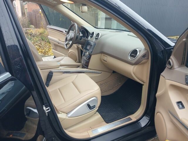 Чорний Мерседес МЛ 350, об'ємом двигуна 3 л та пробігом 345 тис. км за 13500 $, фото 8 на Automoto.ua