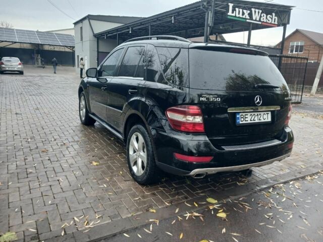 Чорний Мерседес МЛ 350, об'ємом двигуна 3 л та пробігом 345 тис. км за 13500 $, фото 5 на Automoto.ua