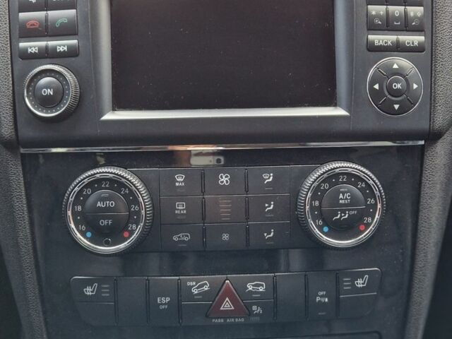 Черный Мерседес МЛ 350, объемом двигателя 3 л и пробегом 334 тыс. км за 17300 $, фото 9 на Automoto.ua