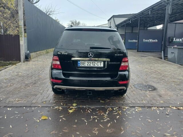 Чорний Мерседес МЛ 350, об'ємом двигуна 3 л та пробігом 345 тис. км за 13500 $, фото 6 на Automoto.ua