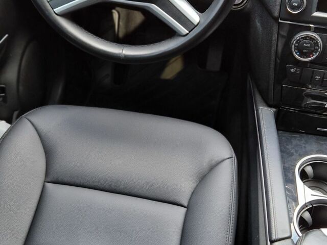 Черный Мерседес МЛ 350, объемом двигателя 3 л и пробегом 334 тыс. км за 17300 $, фото 6 на Automoto.ua