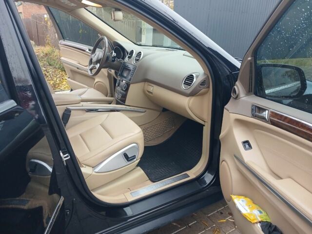 Чорний Мерседес МЛ 350, об'ємом двигуна 3 л та пробігом 345 тис. км за 13500 $, фото 9 на Automoto.ua