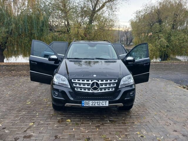 Чорний Мерседес МЛ 350, об'ємом двигуна 3 л та пробігом 345 тис. км за 13500 $, фото 12 на Automoto.ua